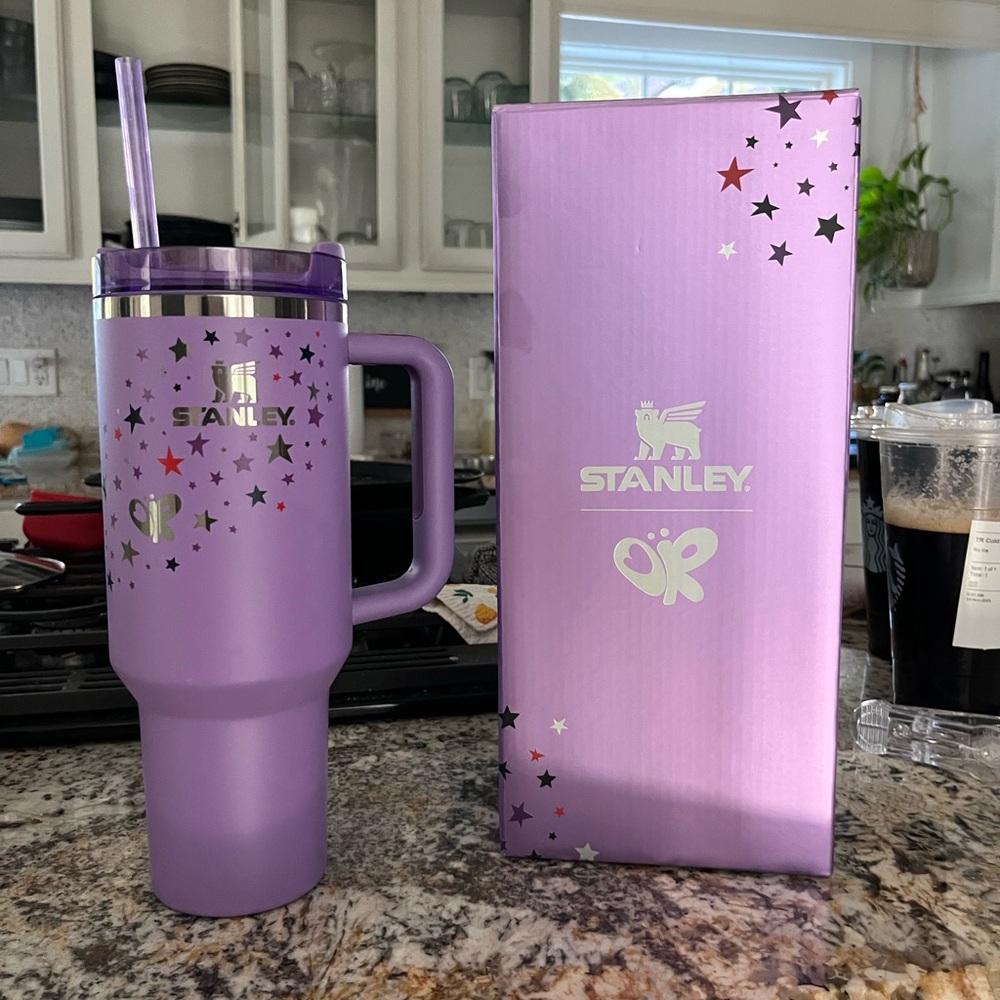 Olivia Rodrigo stanley with Straw